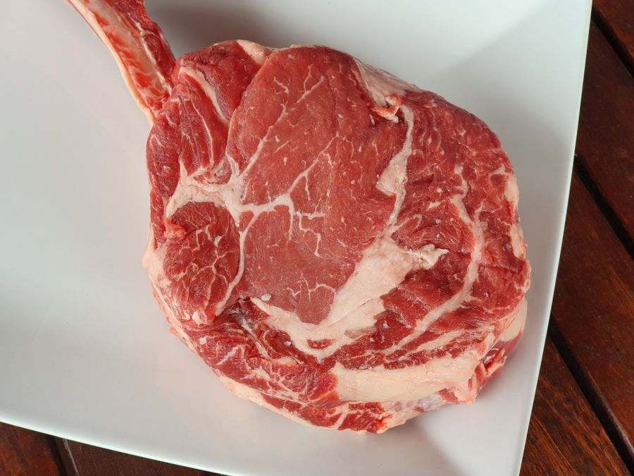 tomahawk steak 